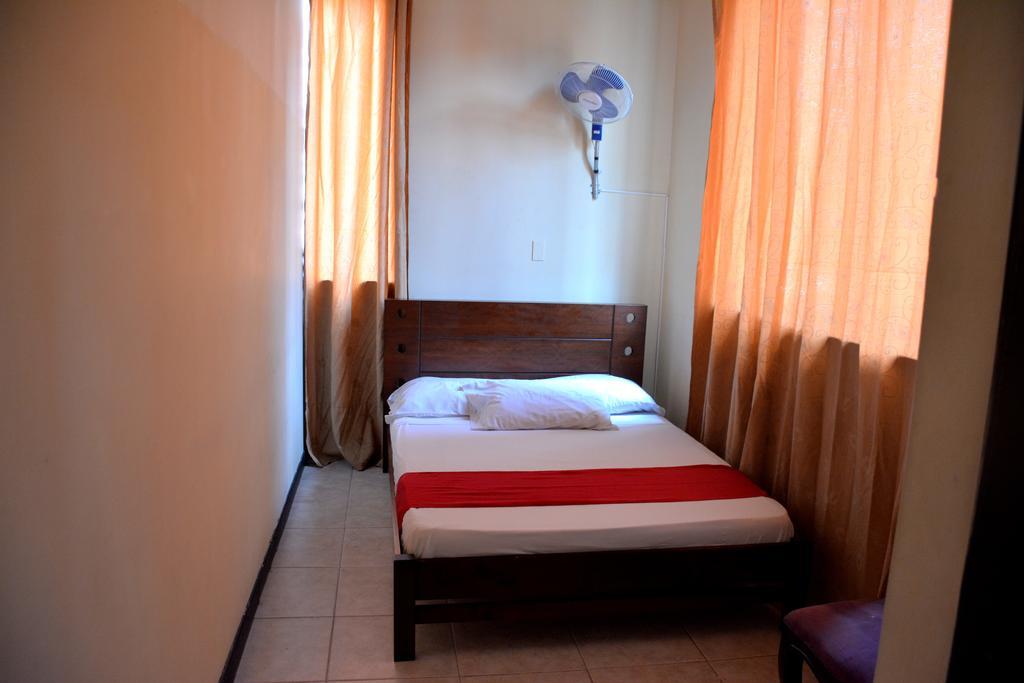 Hostel Relax 10 Medellin Room photo